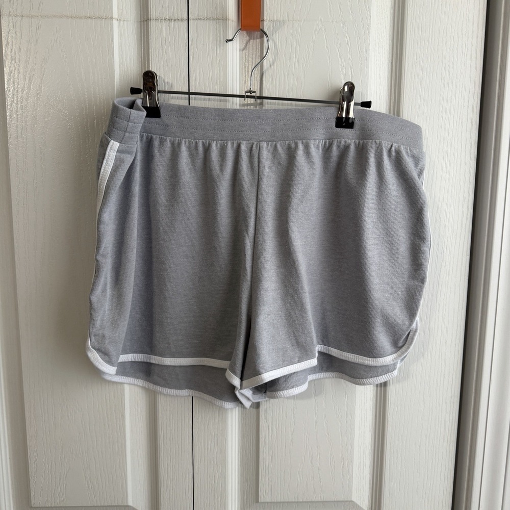 No Boundaries Gray White Trim Shorts Juniors Size XL Travel Comfy Vacation